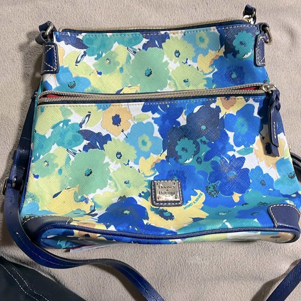 Dooney & Bourke purse
